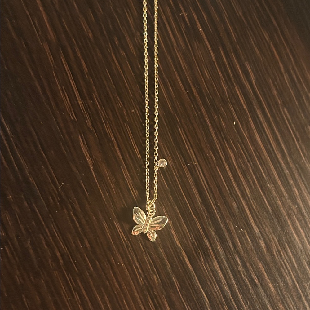 Elegant Gold Butterfly Pendant Necklace